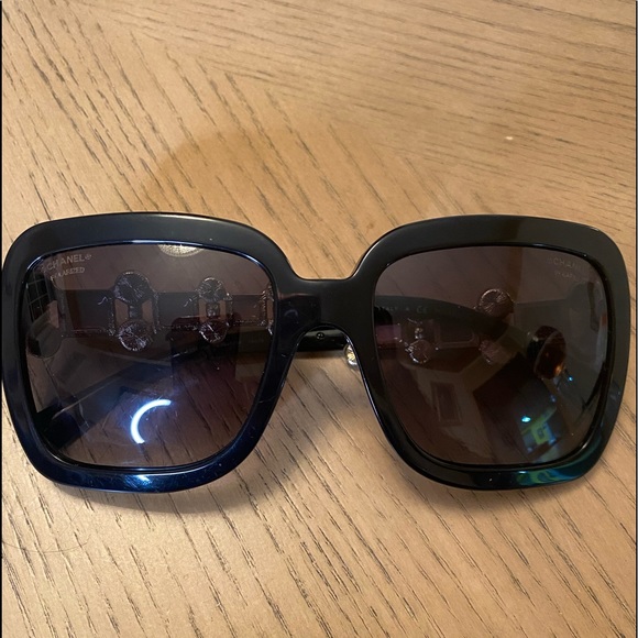 ❤️ Authentic Chanel limited edition Sunglasses with pink stones and pearls - Picture 10 of 10